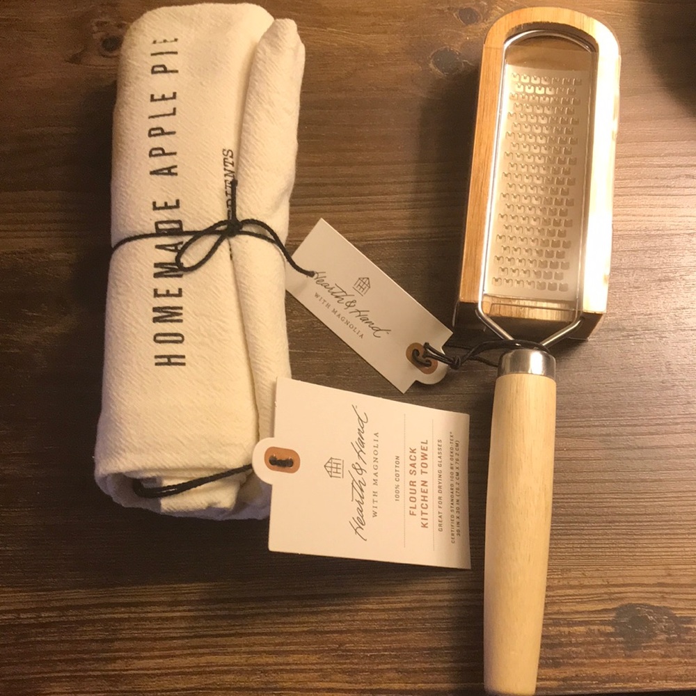 Hearth and Hand Magnolia cheese grater Apple 🍎 pie flour sack towel NWT